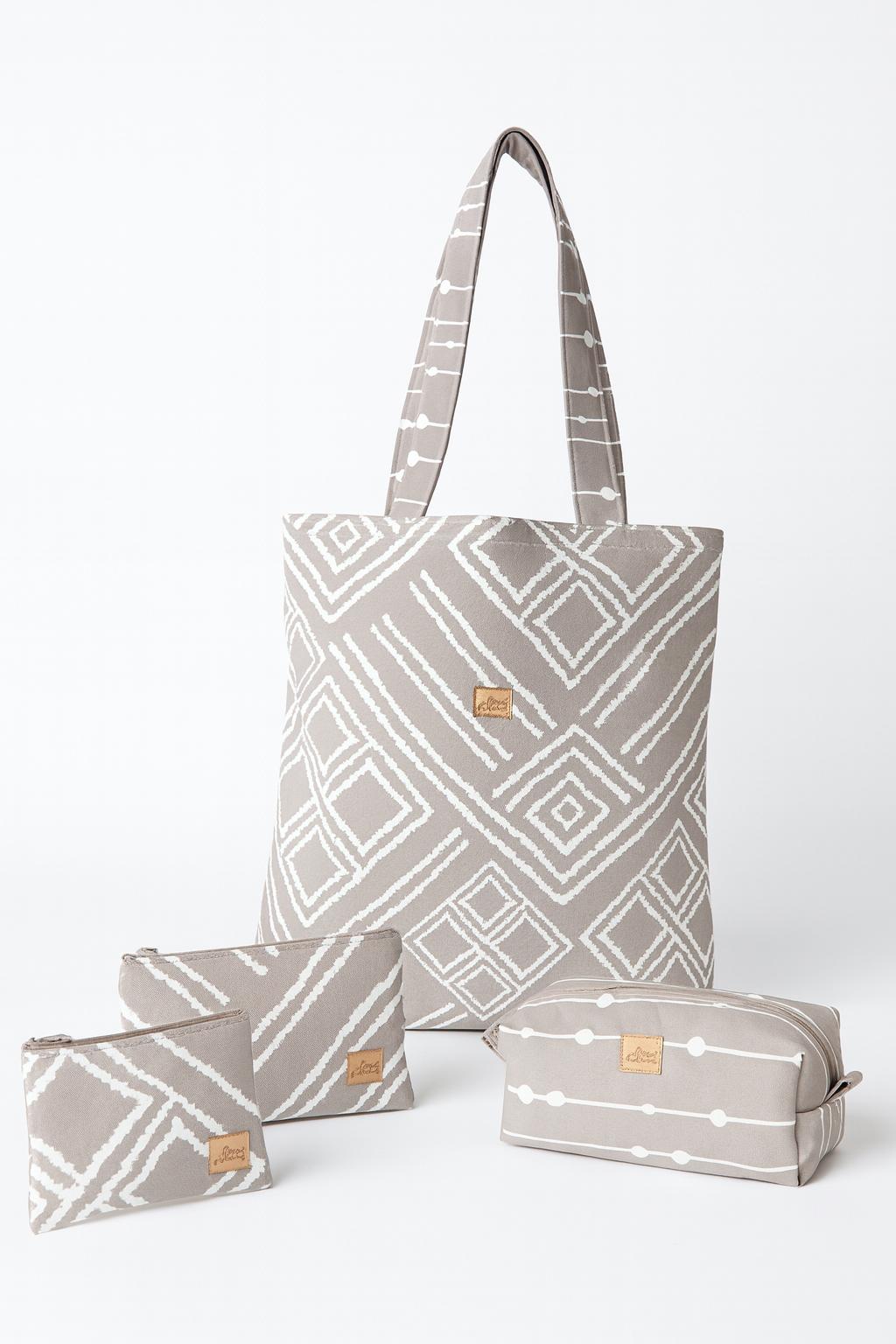 Tote bag, cosmetiquera, monedero y billetera._Claudia Patricia Pin